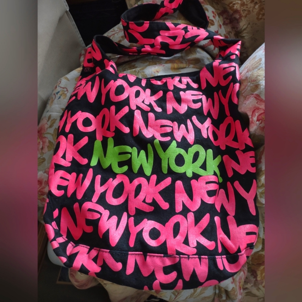 Vintage Style New York crossbody bag. Great graphics. Black, pink some green.